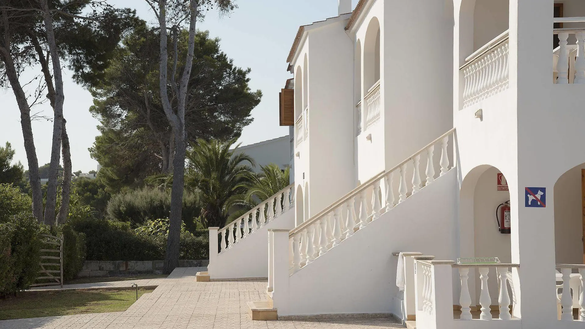 Apartamentos Mar Blanca Cala Blanca  Cala Blanca (Menorca)