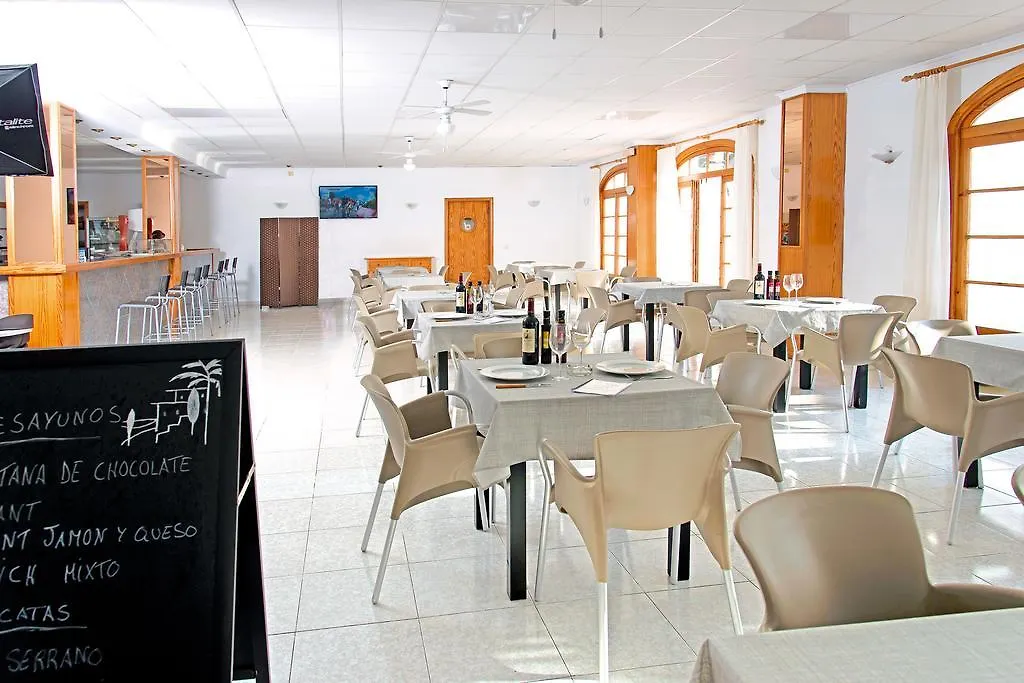 Apartamentos Mar Blanca Cala Blanca